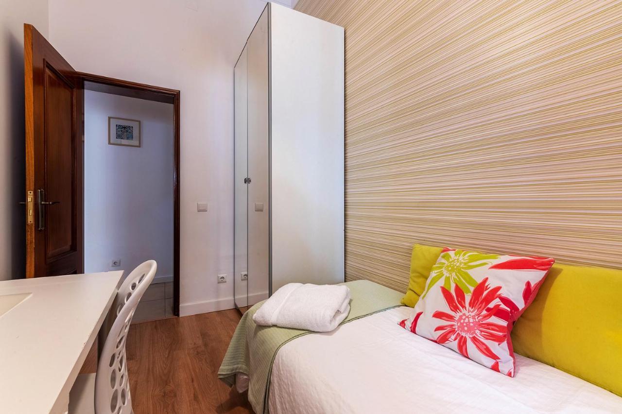 Apartamento Alm- Spacious. Sunny. Patio. Quiet Area. Fast Wifi *