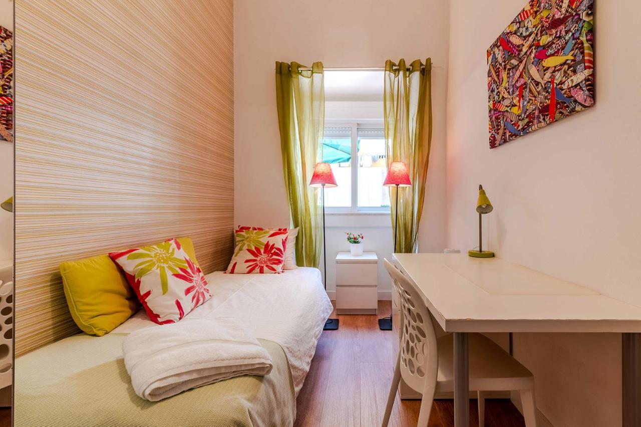 Alm- Spacious. Sunny. Patio. Quiet Area. Fast Wifi * Lisboa