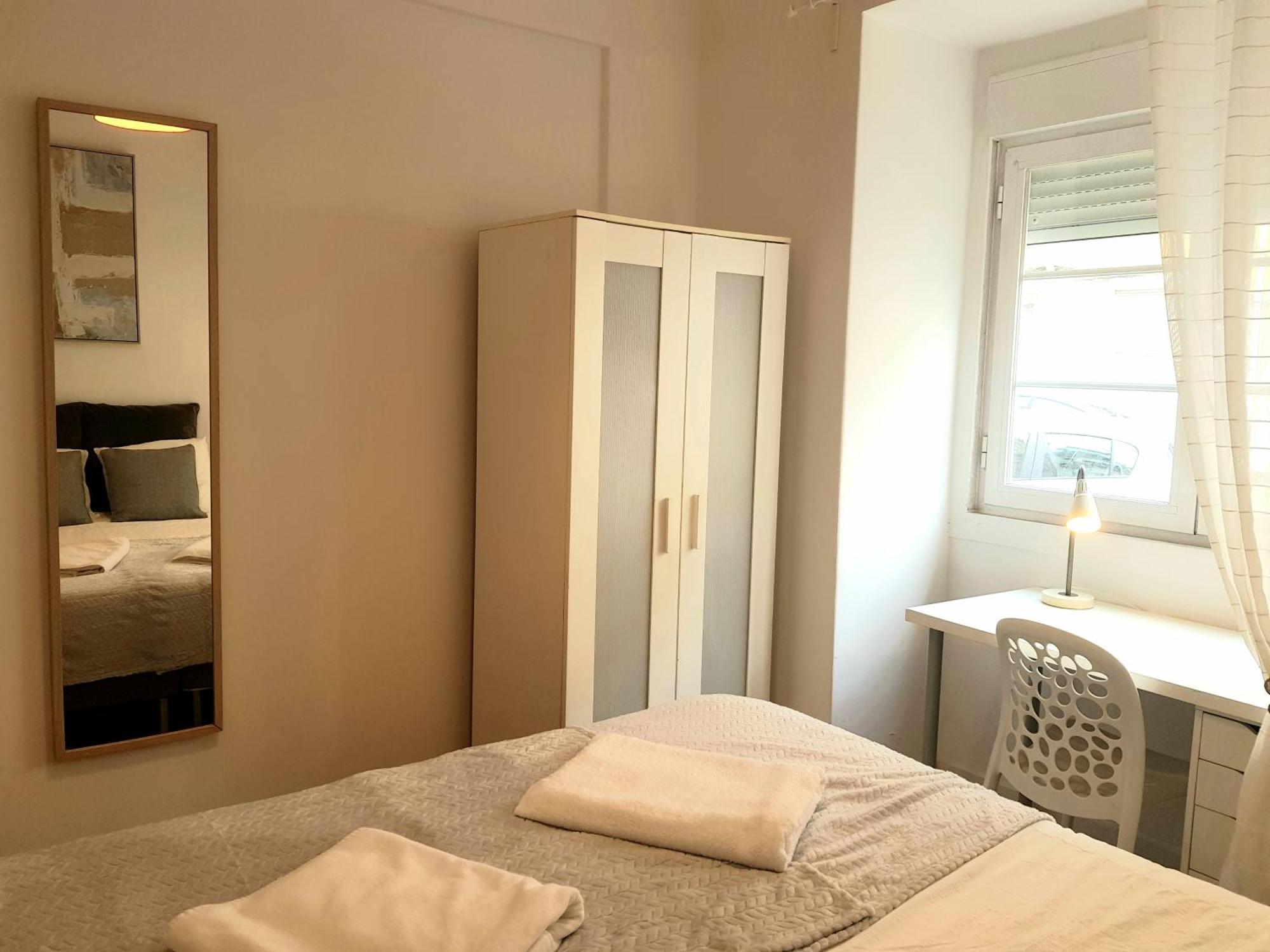 Alm- Spacious. Sunny. Patio. Quiet Area. Fast Wifi Apartamento *
